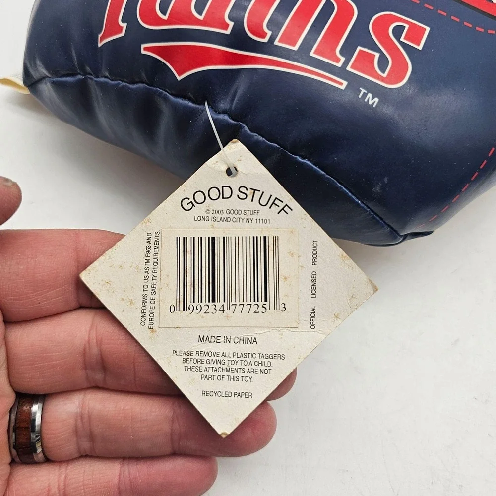 Vtg Minnesota Twins Plush Hands One Size Blue MLB Baseball Suction Good Stuff